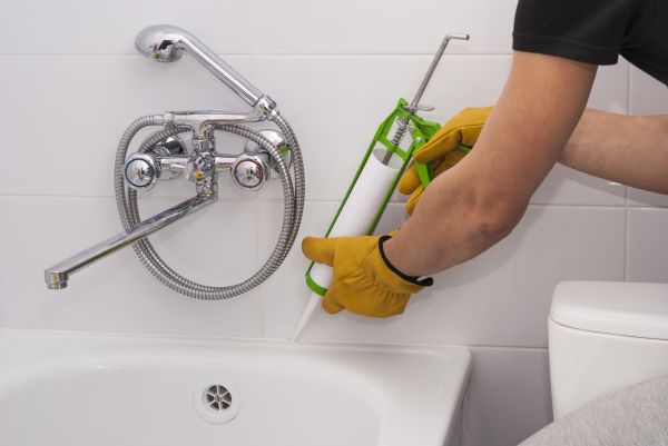 Cost of Bathtub Caulking in Reston
