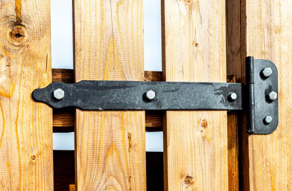 Cost of Gate Hinge Repair in Reston