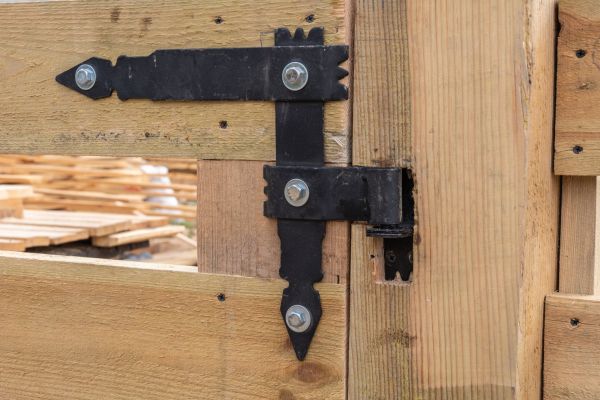 Cost of Gate Hinge Adjustment in Reston